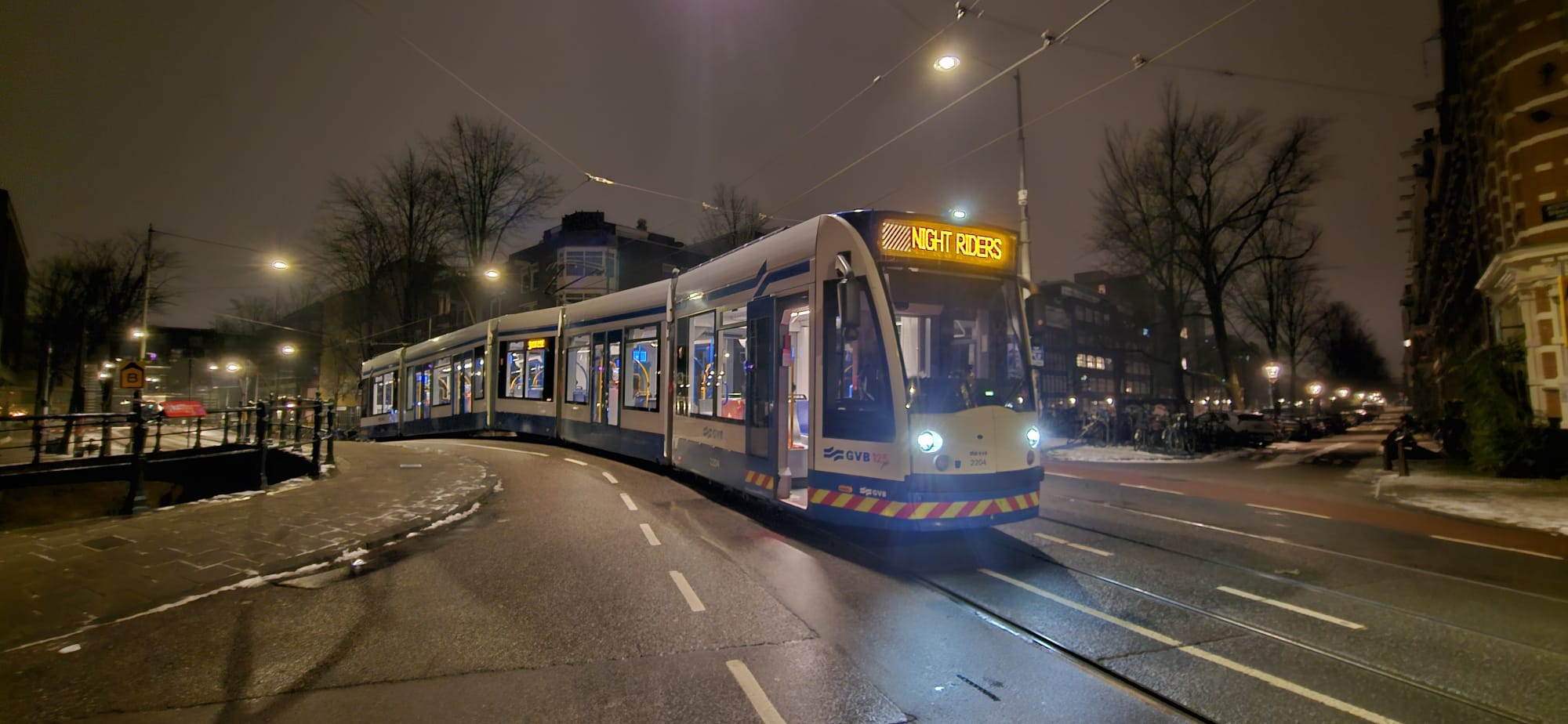 Tram in de sneeuw